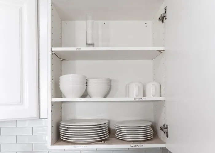 Eclectic Downtown & Cap Hill King Bed & Kitchen
