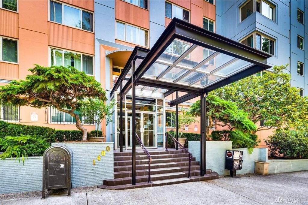 Eclectic Downtown & Cap Hill King Bed & Kitchen Ferienhaus *