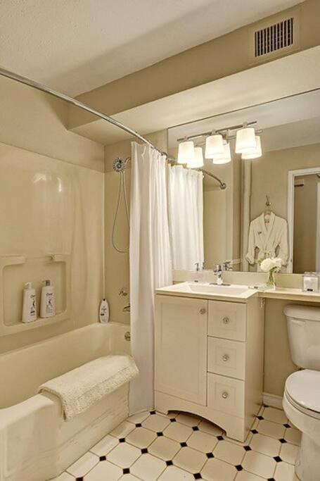 Eclectic Downtown & Cap Hill King Bed & Kitchen Ferienhaus